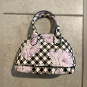 Mini hand bag/crossbody with detachable chain